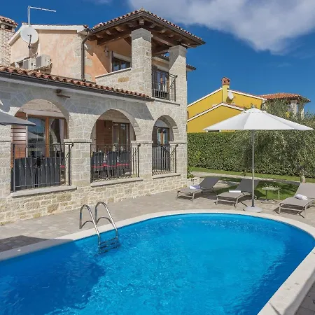 Beautiful In With Swimming Pool Poreč