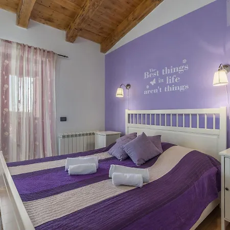 Beautiful In With Swimming Pool Poreč