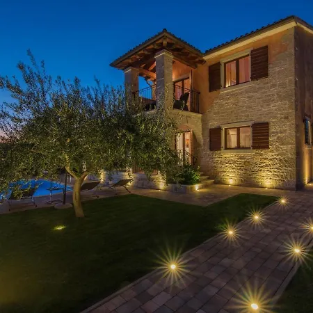 Villa Beautiful In With Swimming Pool *